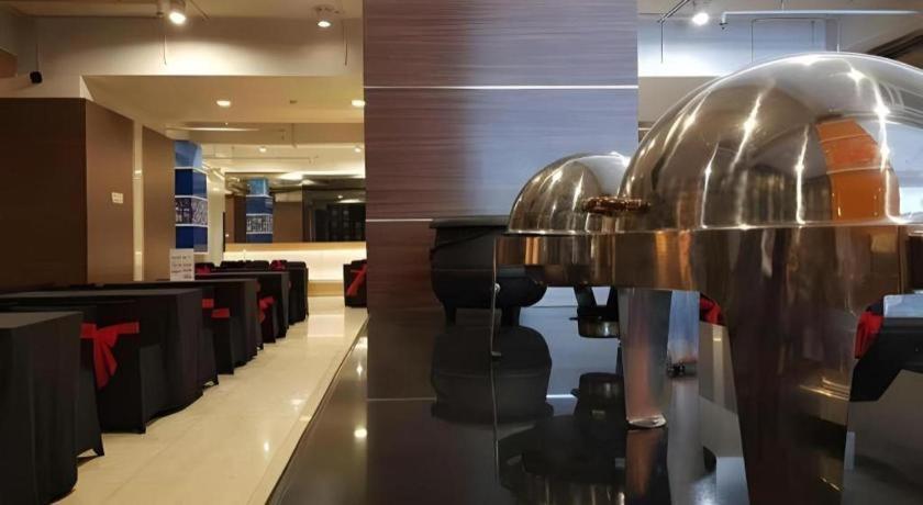 U Stay Hotel Mangga Besar Dżakarta Zewnętrze zdjęcie
